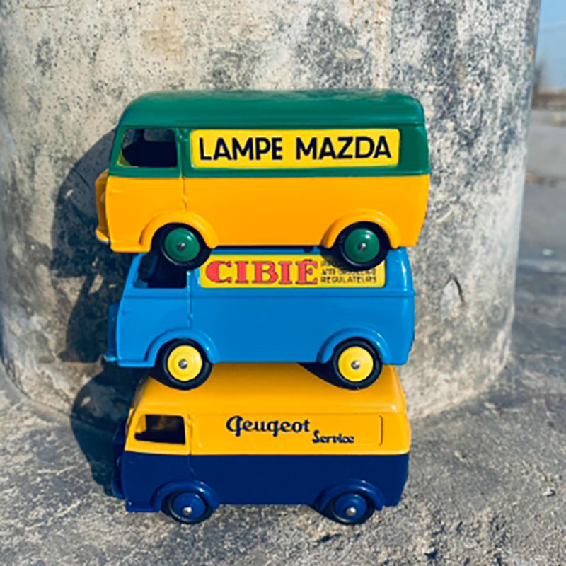 1:64 Schaal Dinky Speelgoed Le - Party Games Bus recensie en prijs
