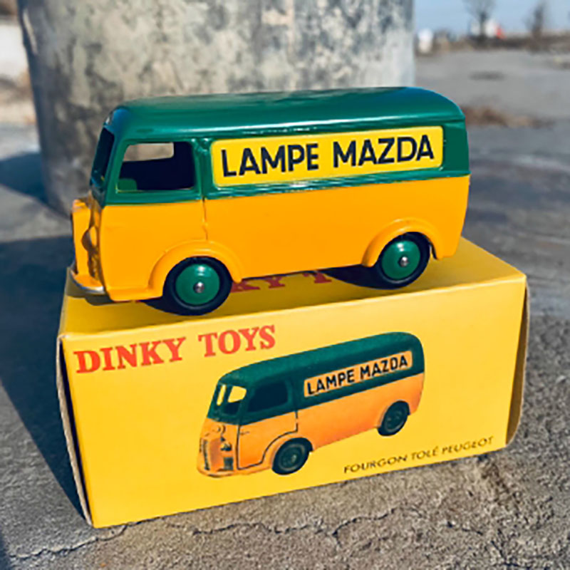 1:64 Schaal Dinky Speelgoed Le - Party Games Bus recensie en prijs